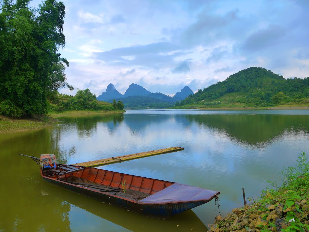 Cam Son Lake in Bac Giang province