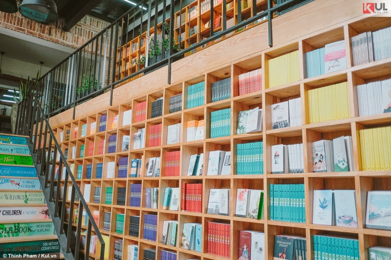 Bookstores and newspaper stall in Danang city, Vietnam