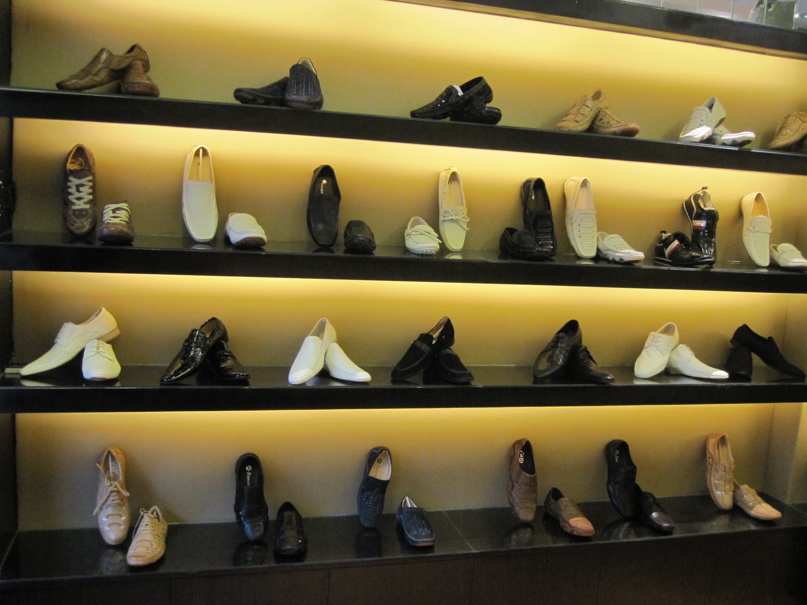 Footwear shops in Danang city