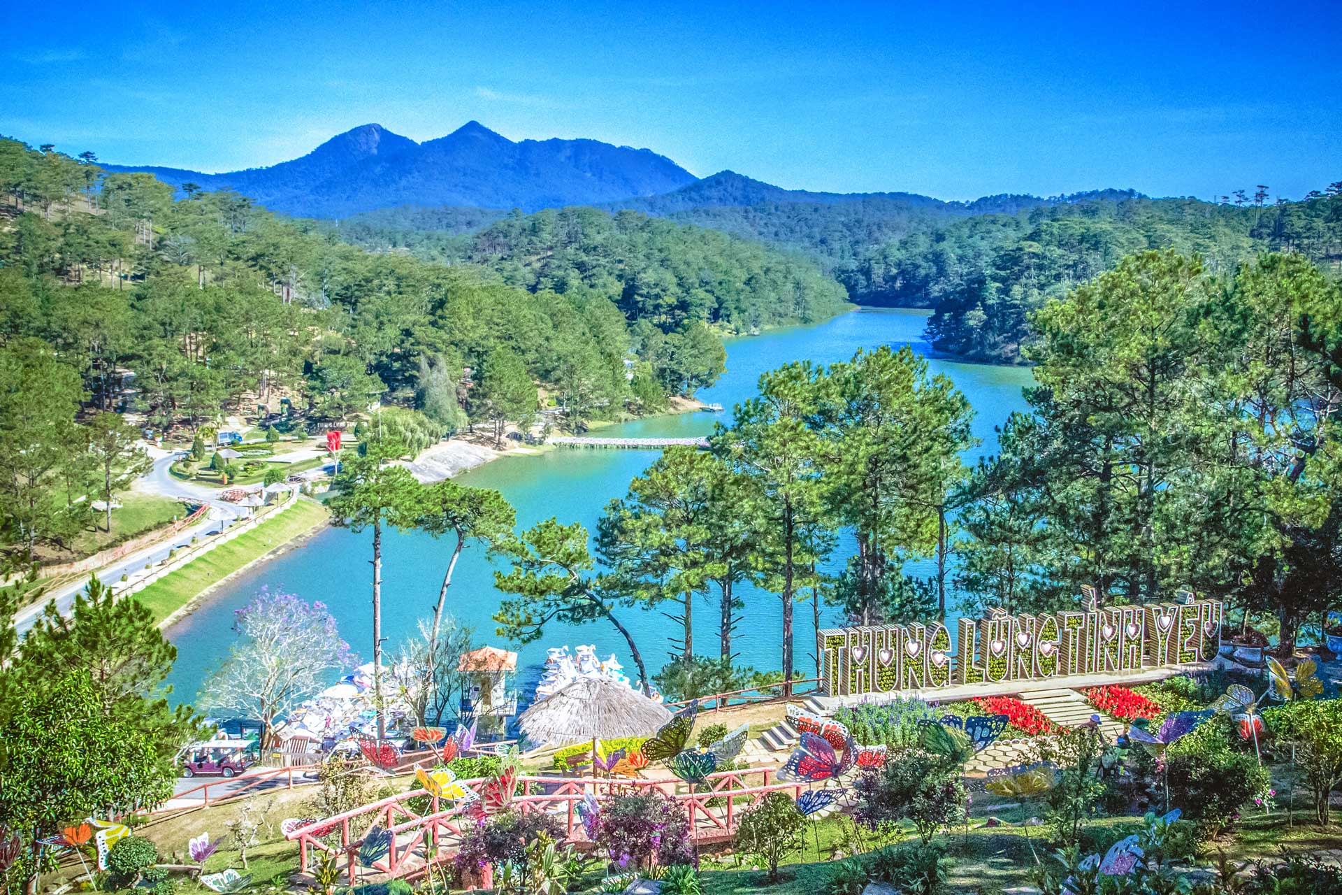 Giang Dien Waterfall, Dong Nai, Vietnam view from above with long exposure  photography makes the water smooth as silk. It attracts tourists weekend  resort Stock Photo