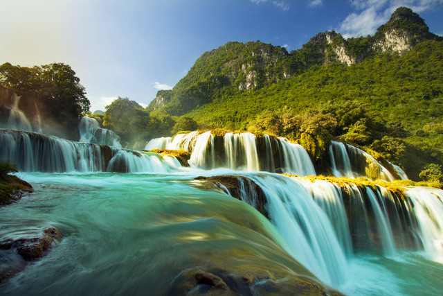 Visiting  Ban Gioc waterfall – the fourth largest waterfall in the world