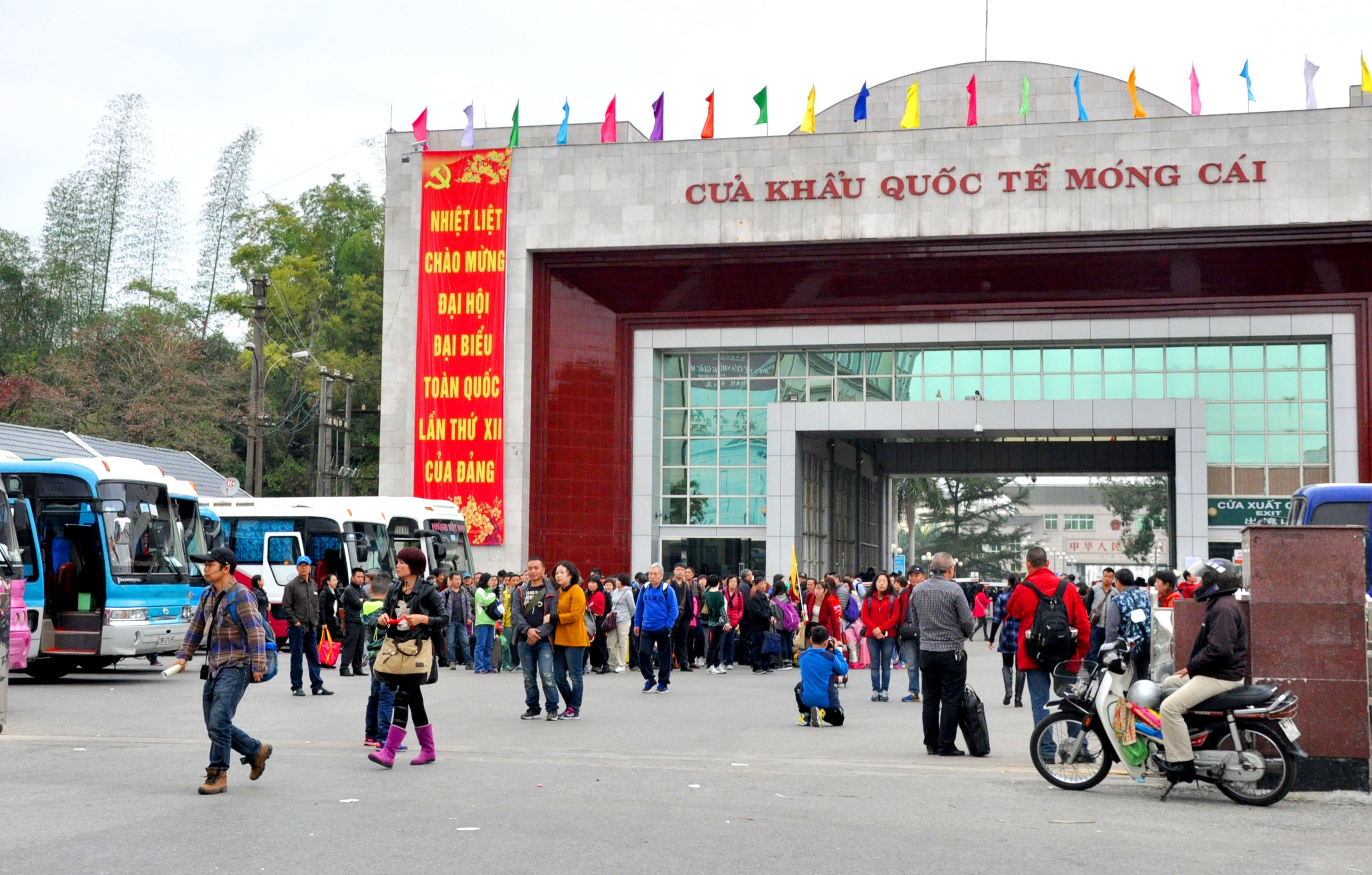 Apply Vietnam E-visa For Crossing The Border From China To Vietnam By Bus
