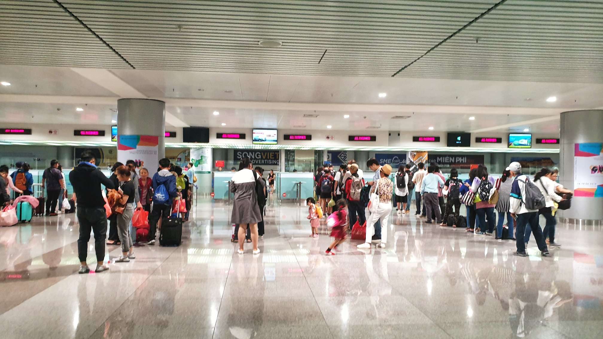 Using Fast Track Service To Get Vietnam Visa And Check In VIP Entry Gate To Enter Vietnam
