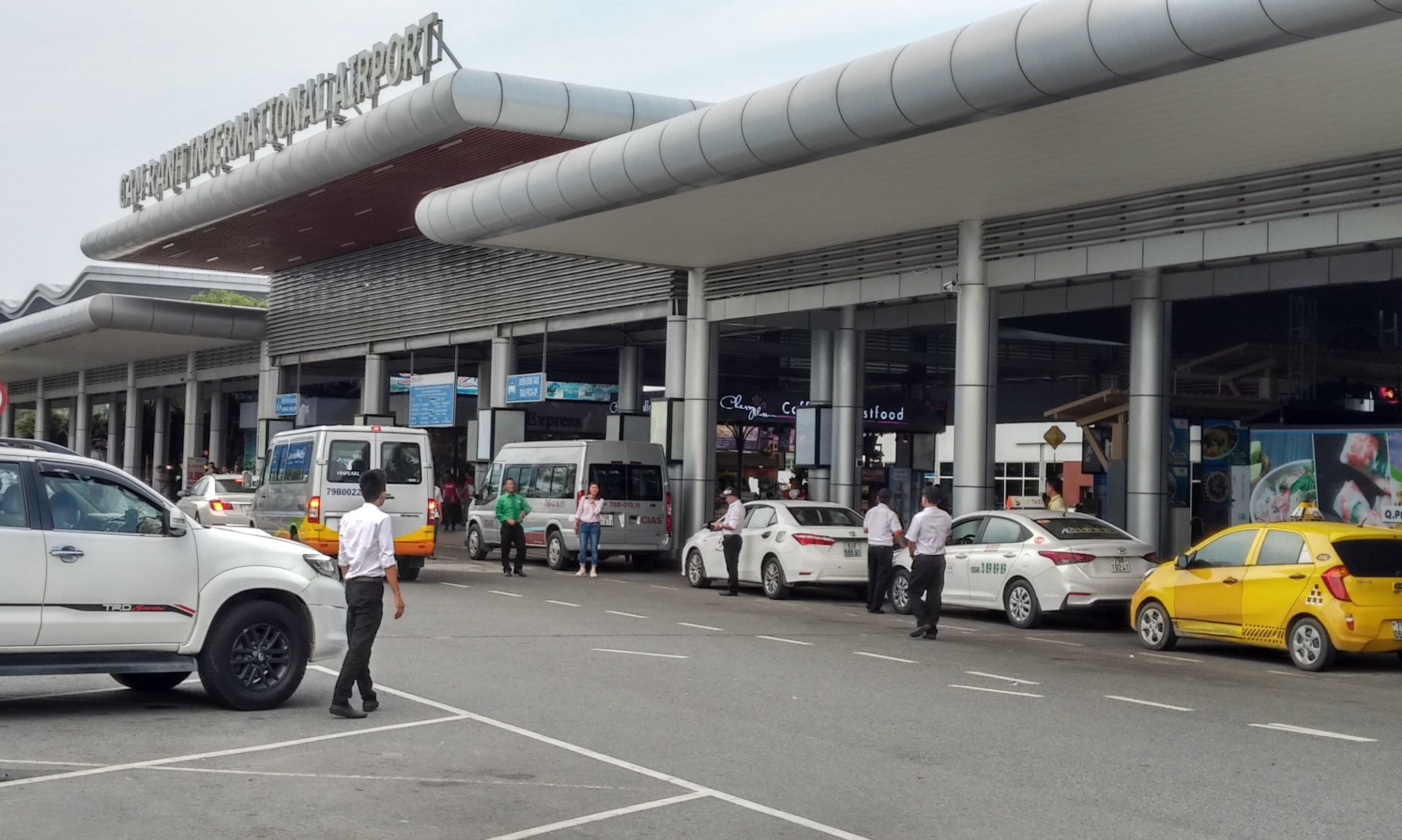 從2022年3月15日起金蘭機場允許外國遊客再次進入越南 | 通過金蘭機場（芽莊市）進入越南的簽證申請指南2022