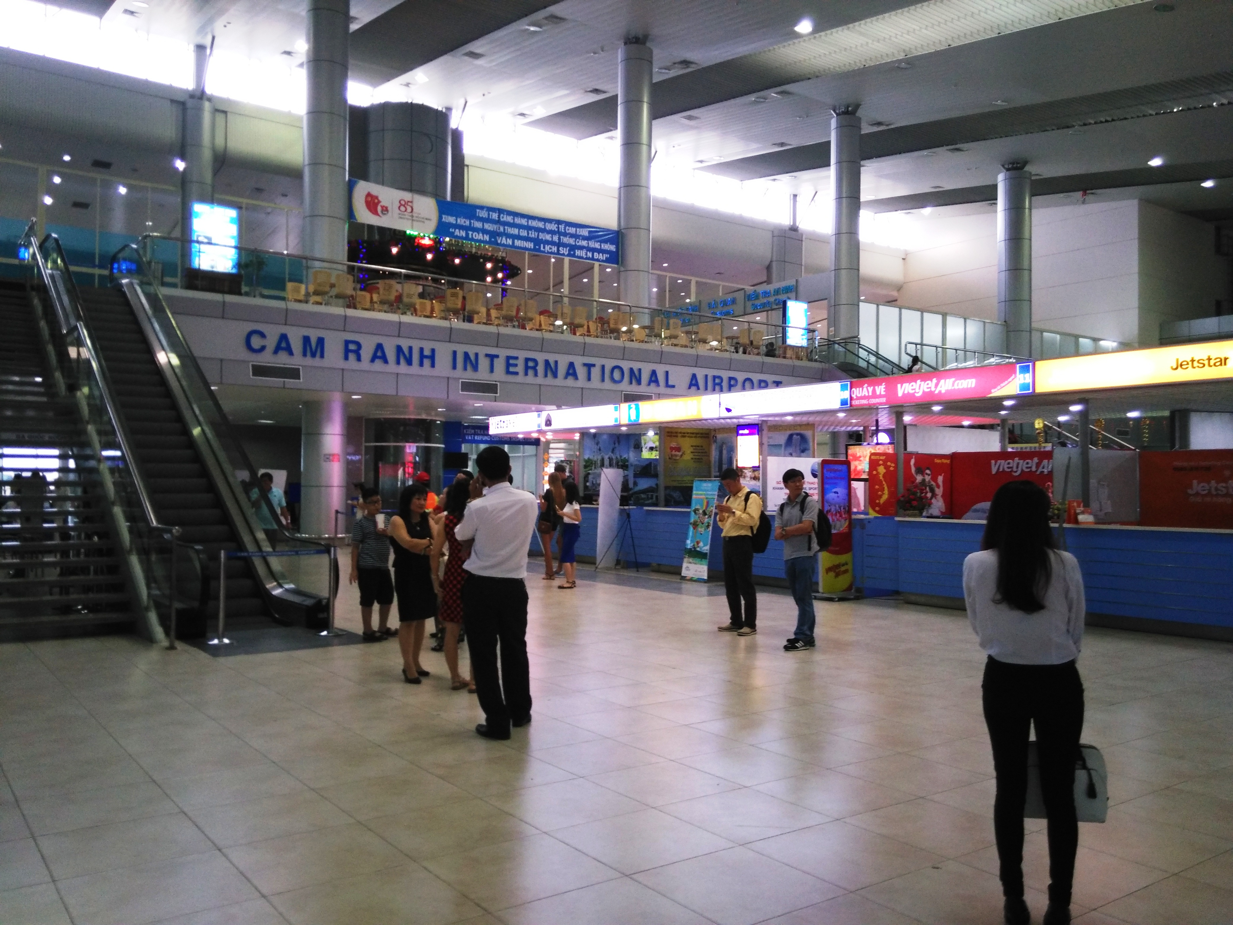 越南岘港国际机场 编辑类图片. 图片 包括有 燃料, 港口, 码头, 机场, 镇痛药, 加法器, 蜜月, 消费者 - 37873560