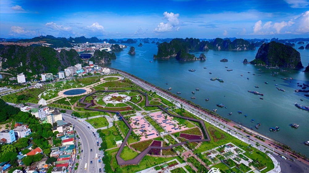 10 Must-Try Local Foods In Ha Long Bay That You Should Experience