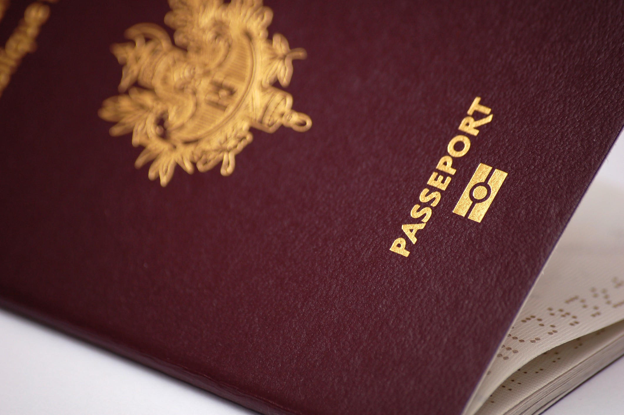 法国人申请越南电子签证所需文件、入境地点、有效期和程序2024