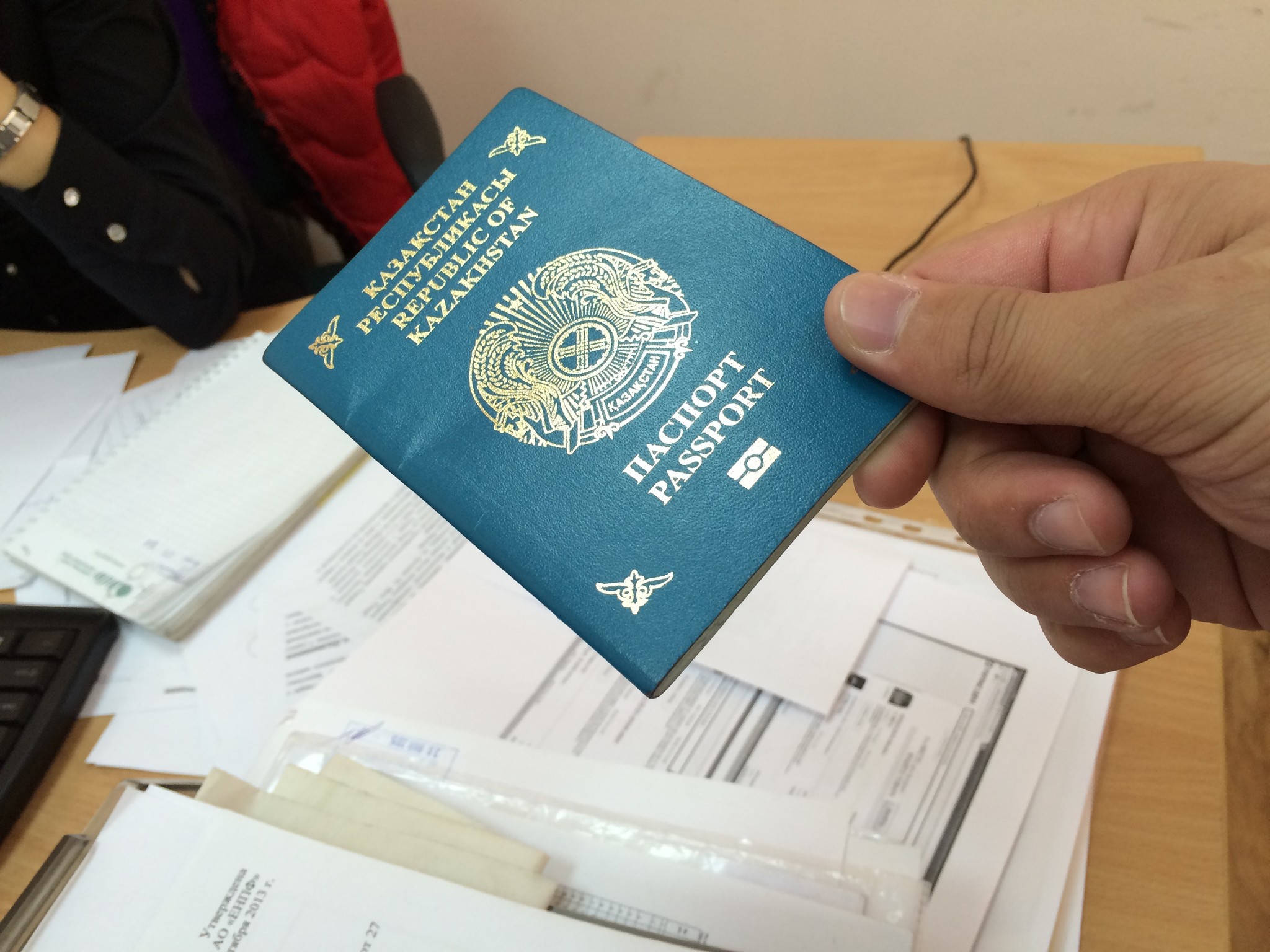 哈萨克斯坦人在线申请越南电子签证的官方指南2024 – 文件和程序